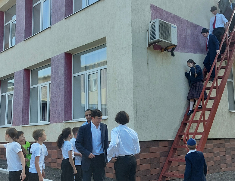 Учебно-тренировочная эвакуация всех учащихся и работников школы