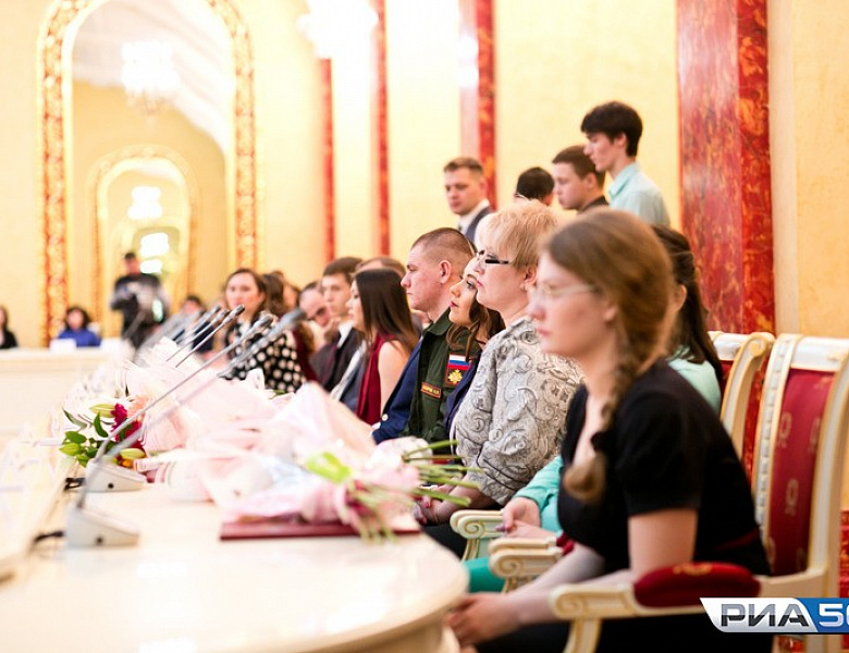 В Оренбурге состоялось торжественное вручение дипломов лауреатам премий для поддержки талантливой молодежи в рамках реализации приоритетного национального проекта «Образование» за 2013 год