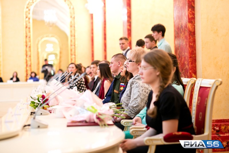 В Оренбурге состоялось торжественное вручение дипломов лауреатам премий для поддержки талантливой молодежи в рамках реализации приоритетного национального проекта «Образование» за 2013 год