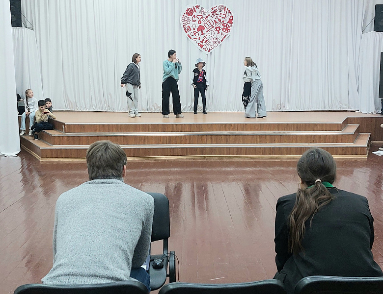 Репетиция школьного театра «Шемеш»